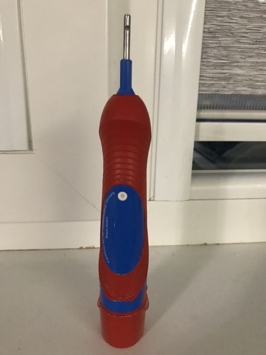 Електрическа четка за зъби Oral-B