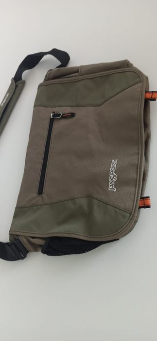 Geanta umar JanSport Impecabila