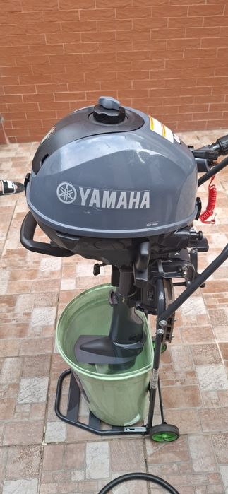 Vînd barca plus motor