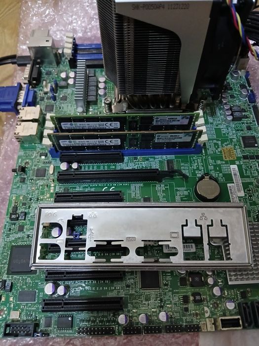 Placă de bază Supermicro X9SRL-F