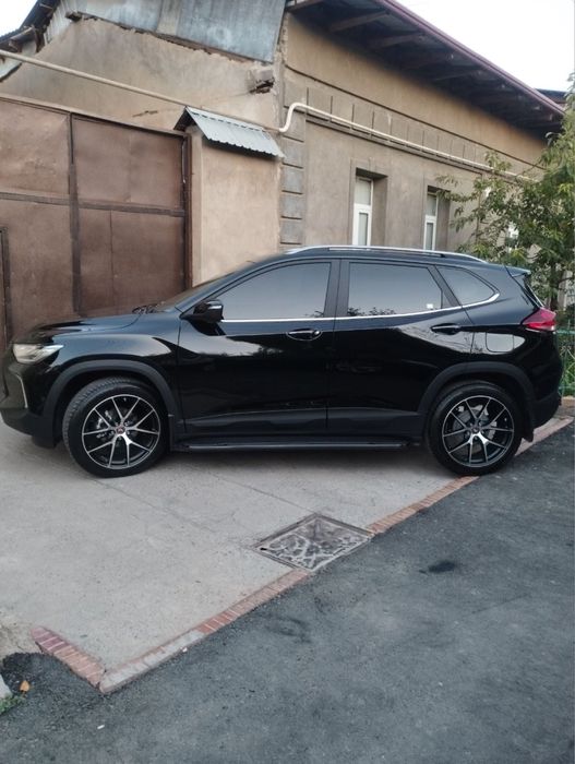 Treker primer sotiladi