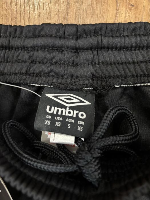 Долнище на анцунг Umbro (XS]