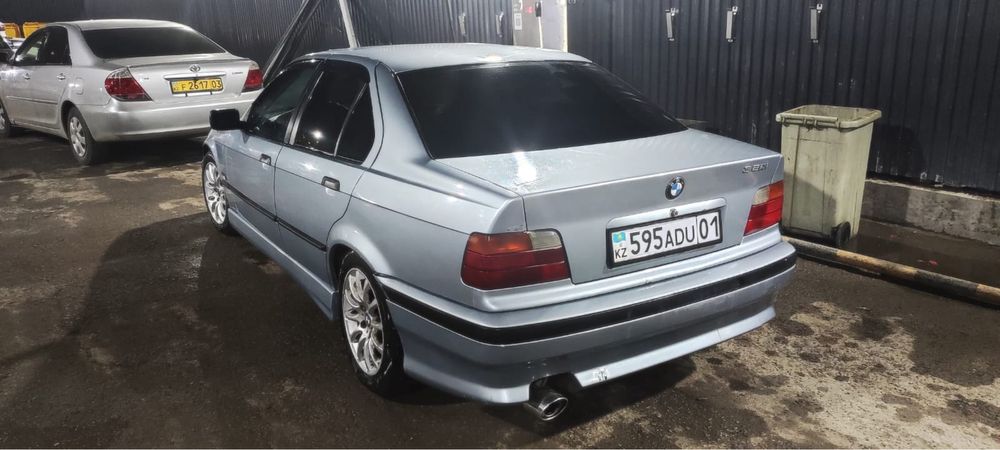 Машина  BMW 325i Срочно