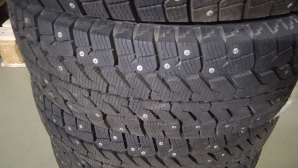 Продам комплект зимних шин