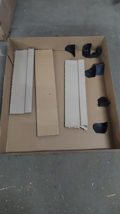 Крепкая картонная коробка 95*93*20 см