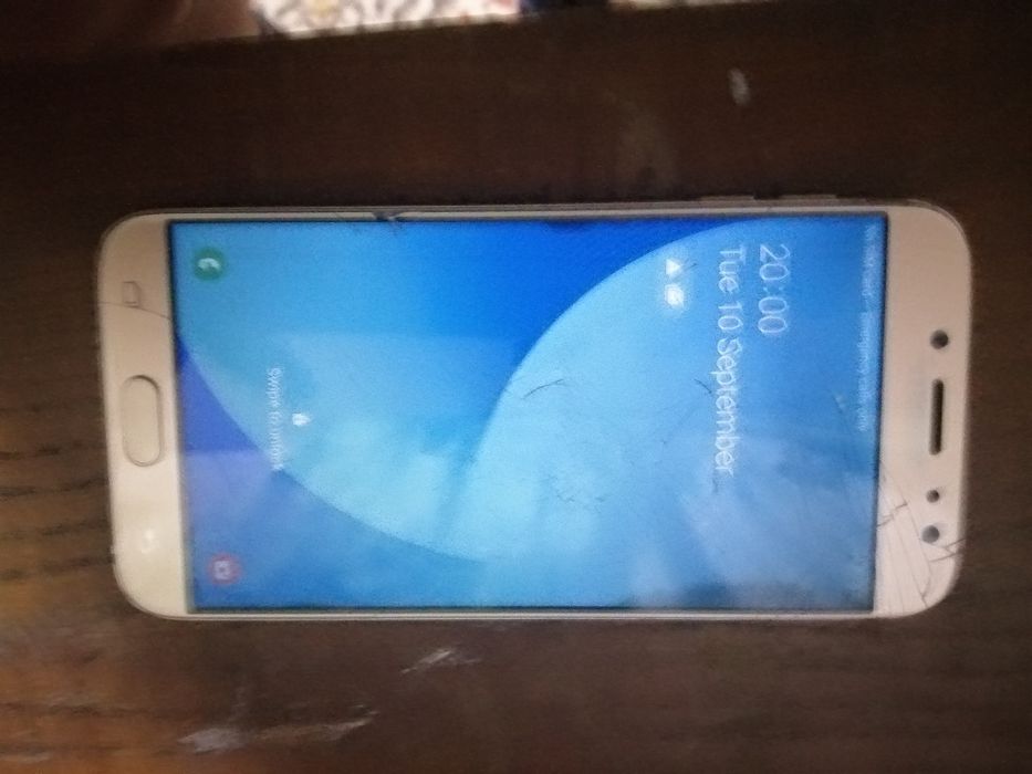 Samsung galaxy j7 taciul fisurat