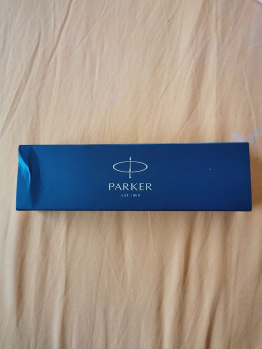 Stilou Parker nou, nefolosit, cu rezervă cerneală