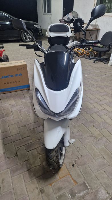 Продам скутер Макси