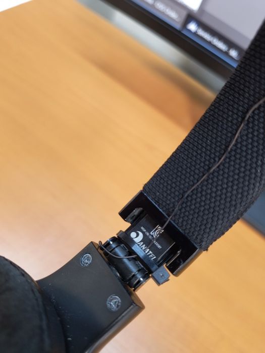 JBL Bluetooth слушалки