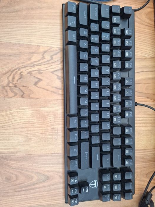 Vând tastatura gaming