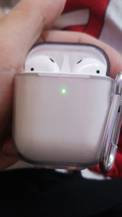 Продам наушники airpods  срочно