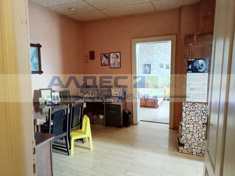 Продава се Етаж от къща в София, Център - 180 кв.м за 1889 €/кв.м - Снимка #2