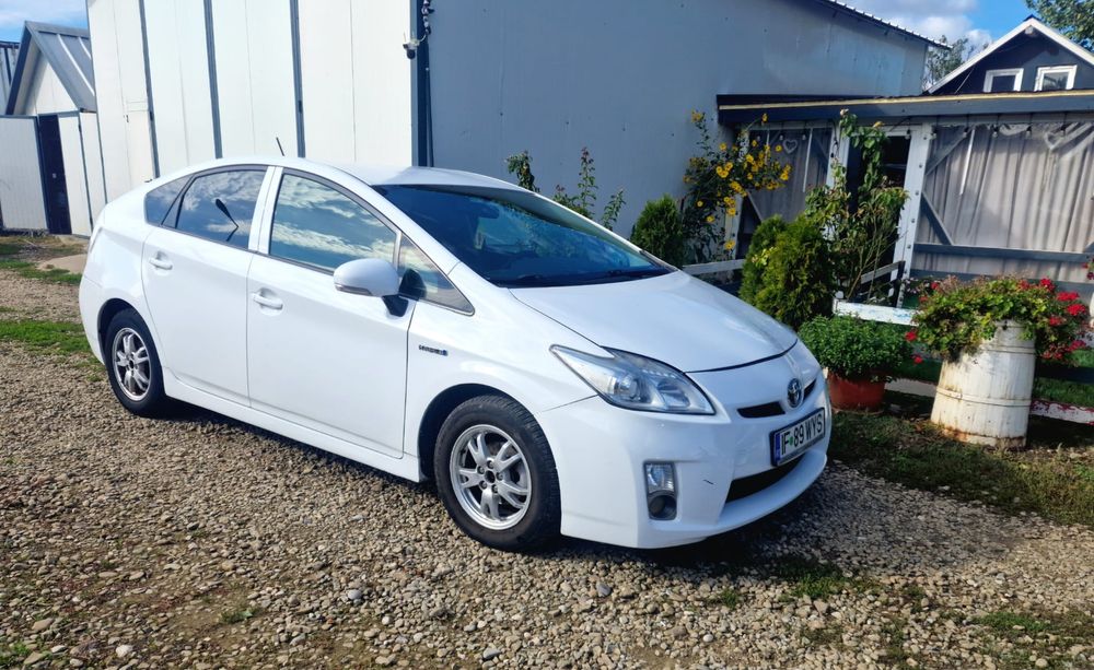 Toyota Prius Hybrid 2012 1.8 L benzina+GPL omologat stare foarte buna