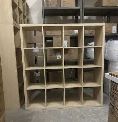 Vand etajera Kallax 147x147 centimetri