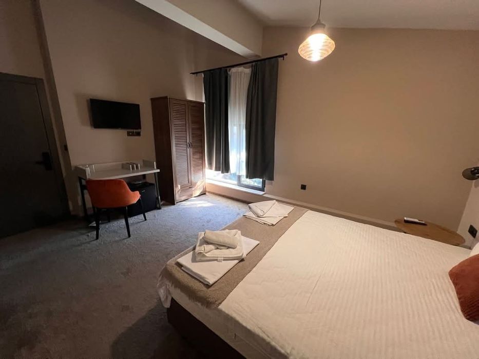 Продава се Хотел в к.к. Св.Св. Константин и Елена - 600 кв.м за 2500 €/кв.м - Снимка #5