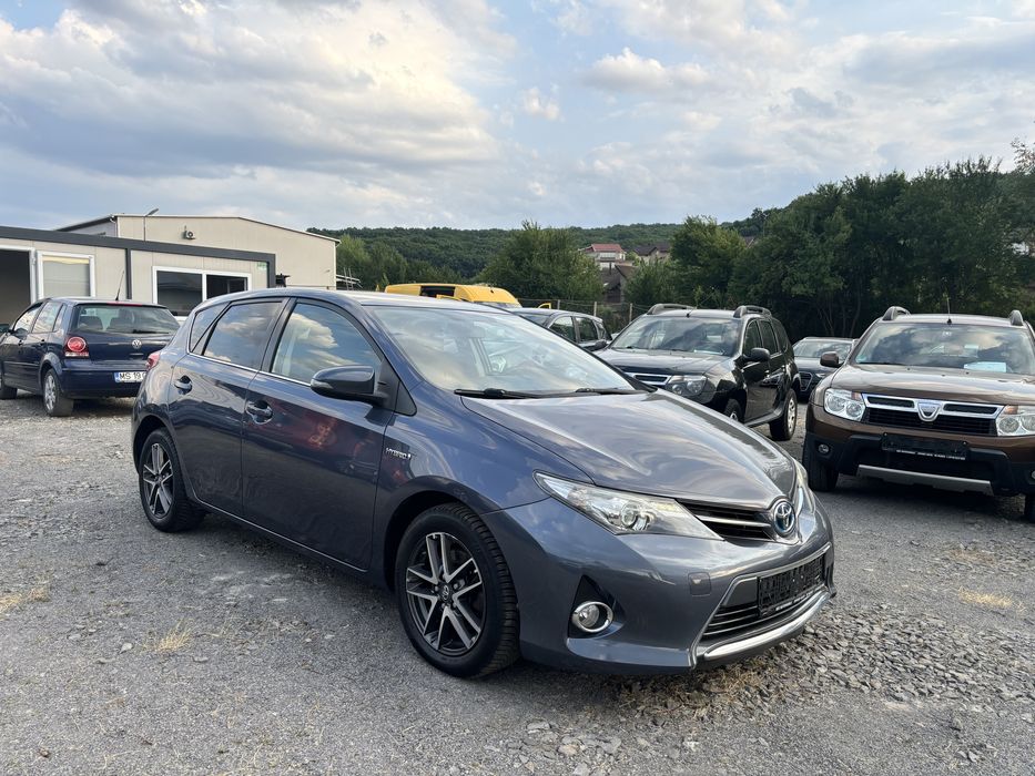 Toyota Auris 1.8 Hybrid Rate si Garantie
