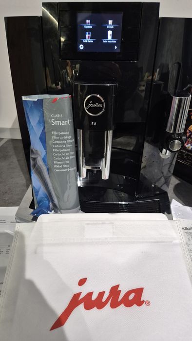 Vand espresor Jura E8 ca nou ocazie