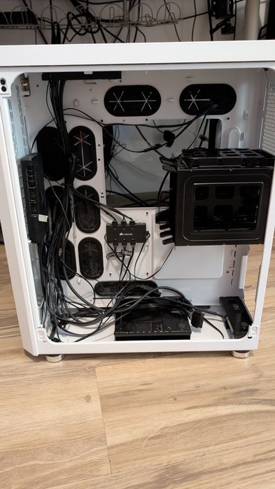 Carcasă Premium Corsair Crystal Series 680X RGB White - Pachet Complet