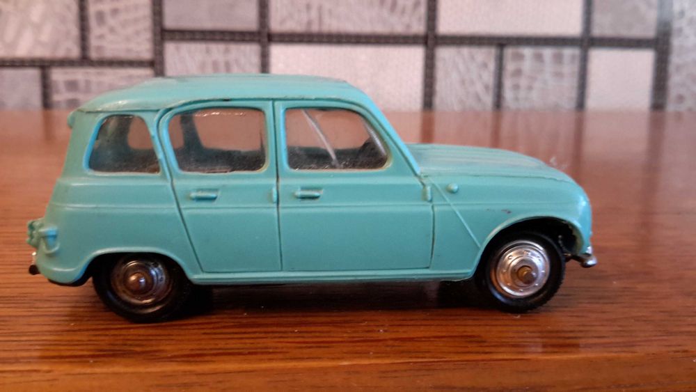 Пластмасова количка