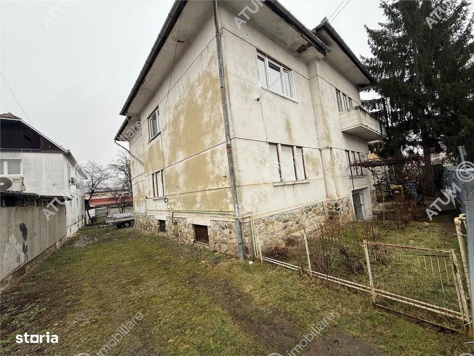 Apartament cu 4 camere 420 mp teren si garaj in Sub Arini Sibiu