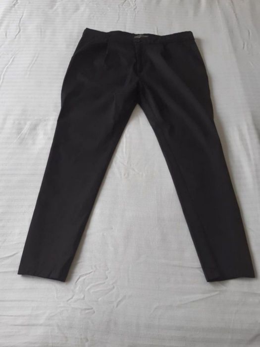 Pantaloni eleganti .