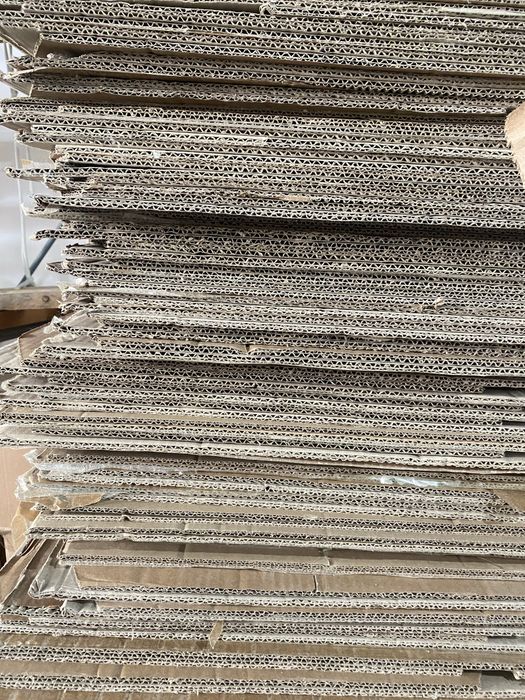 Lo’mbozli karobka bor. Makulatura. Каробка. Картон.