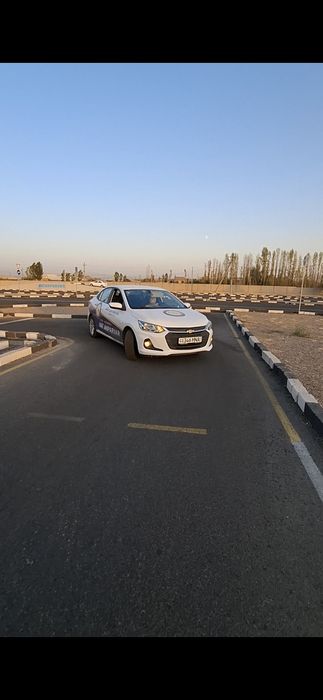 Автоинструктор женщина