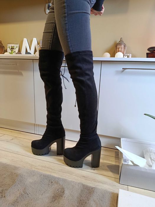 Нови високи чизми.