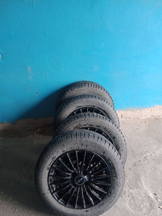 Продам Резину с дисками, комплект.