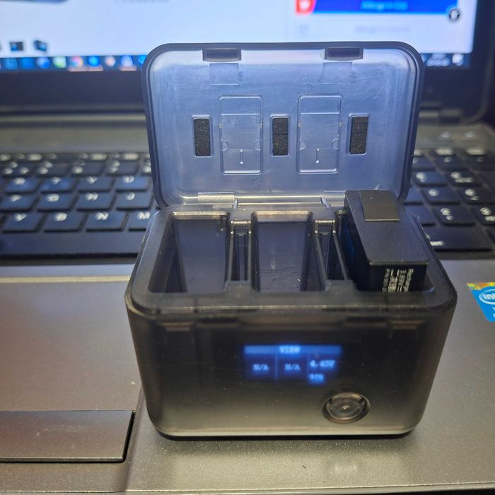 Vand GoPro 13 BLACK cu 2 baterii, incarcator si husa scufundare