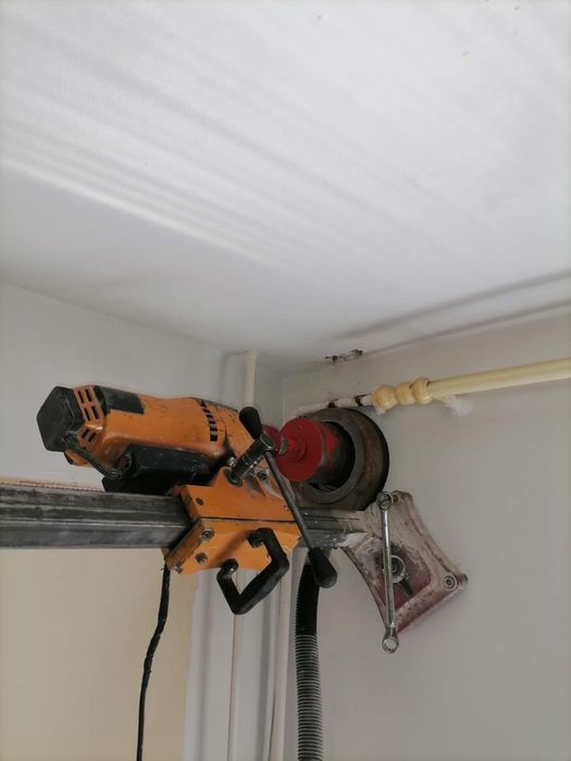 Găuri hote centrale