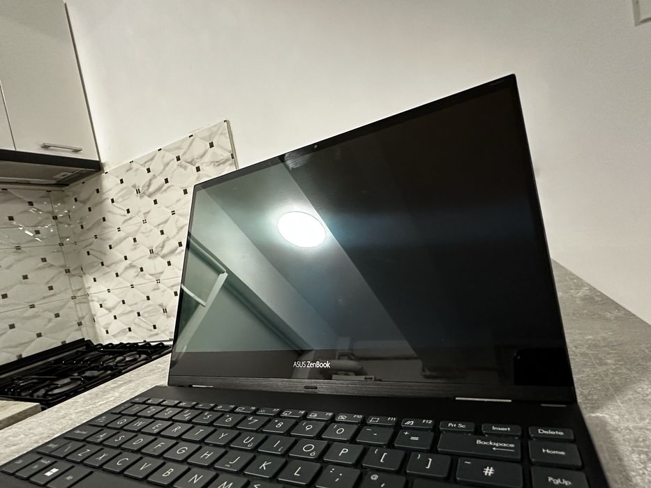 Asus Zenbook Flip 13 - Ecran Oled