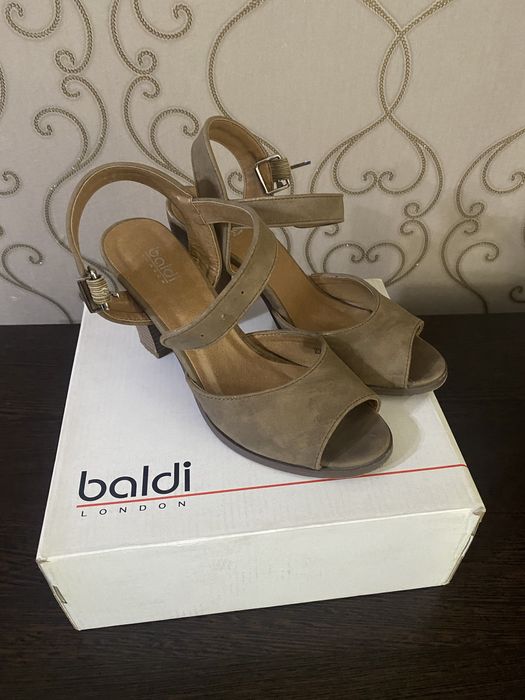 Продам туфли, босоножки