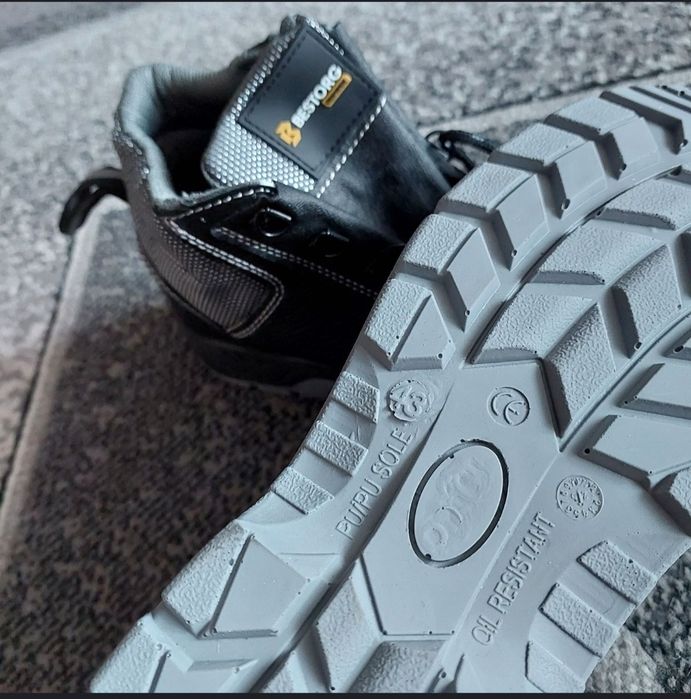 Продам подшлемник, ботинки