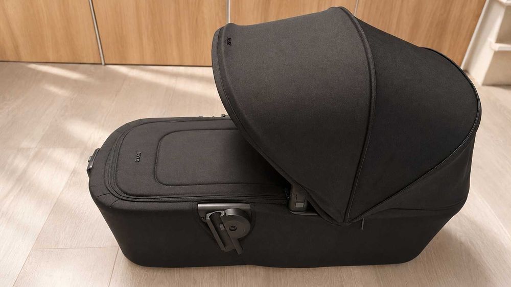 Landou Joolz Aer+ Space Black | 4 luni folosit | 2 cearșafuri incluse