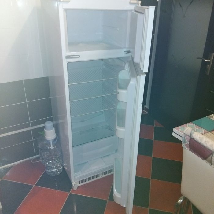 Frigider cu congelator 140cm indesit