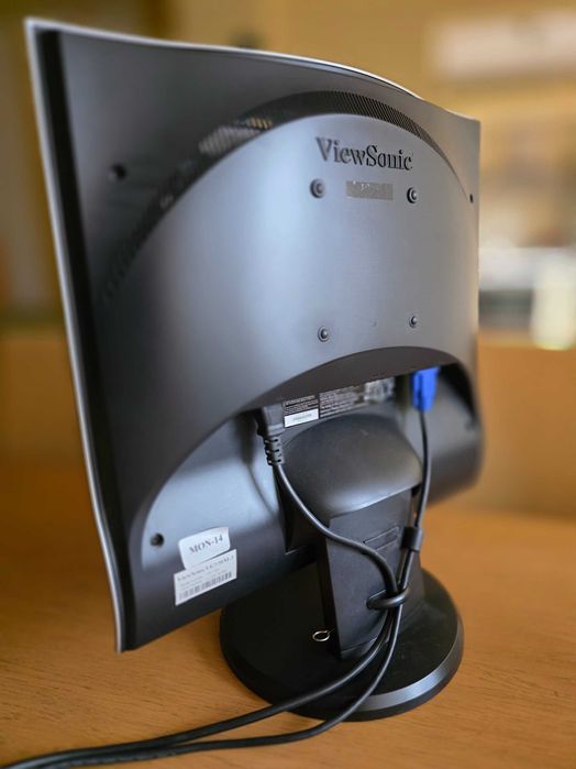 2 Монитора на половин цена - ViewSonic VG930m