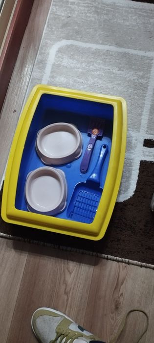 Ллоток для песка и две чашки для еды и питья