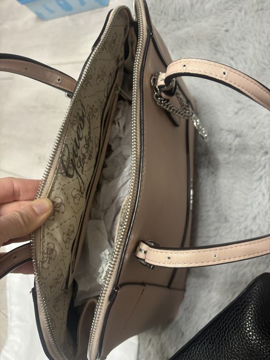 Vand poseta Guess ca noua culoare nude/roz