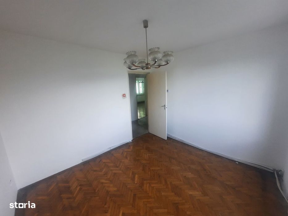 Vand apartament 4 camere semicentral - Satu Mare