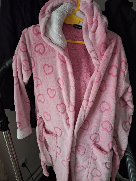 Vand halat de casa pufos, pentru 10 ani