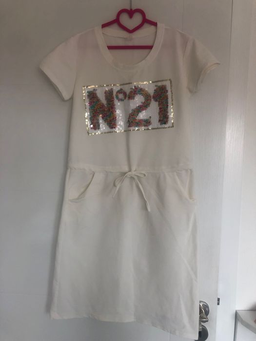 Бяла рокля, с пайети.