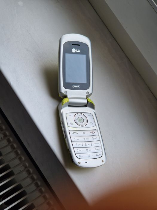 Telefon lg cu clapeta perfect funcțional