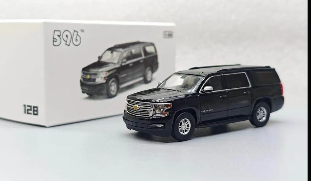 Продам модельку Сабурбана