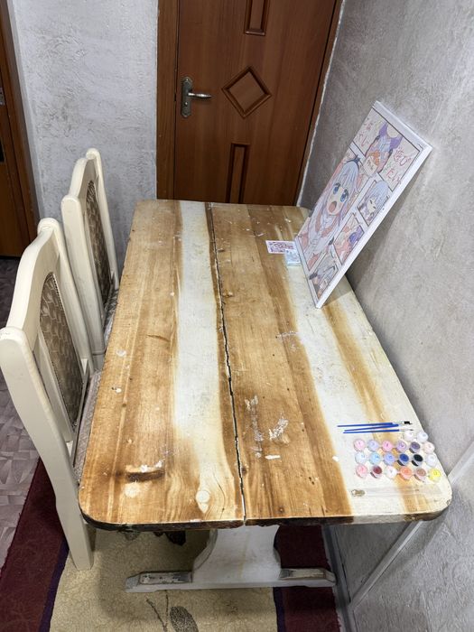 Стол и стулья для кухни