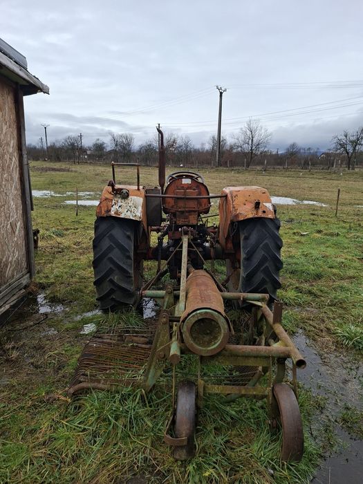 Vând tractor fiat