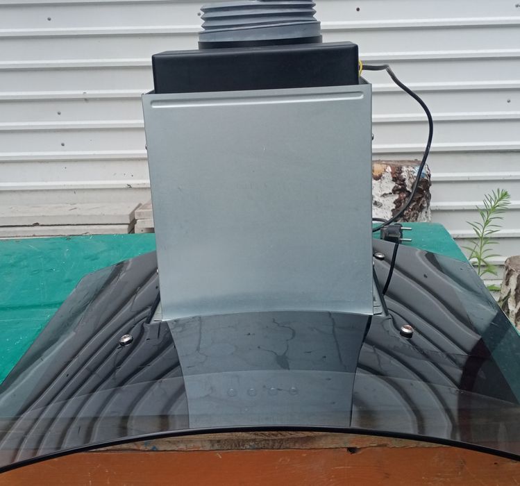 Продам вытяжку на кухню