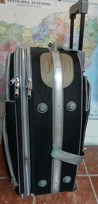 Куфар голям с дръжка на колела