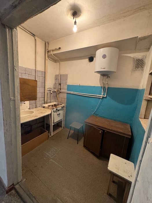 Срочно продаётся на Дубовый (1/2/4 сред ремонт не торец балкон 1.5х3)