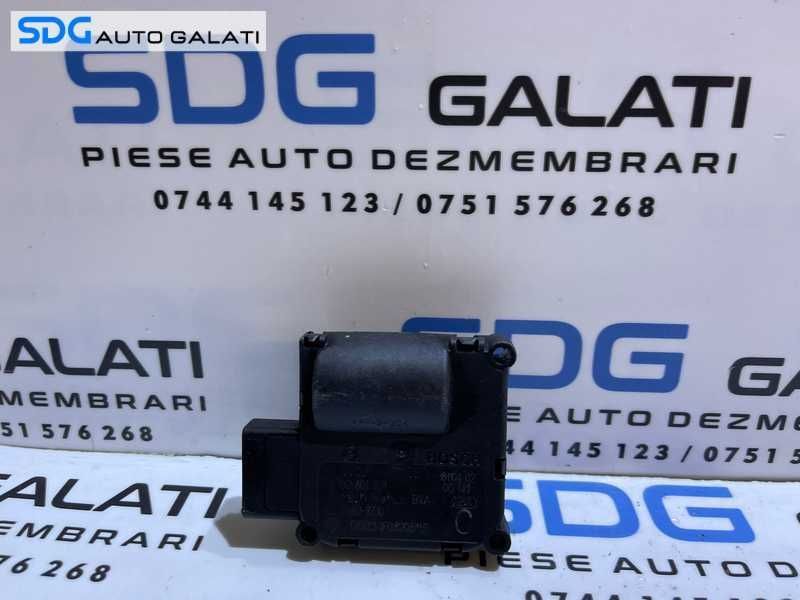 Motoras Dreapta Mijloc Grila Clapeta Clapete Aeroterma Audi A8 D3 2003 - 2010 Cod 4F0820511B 0132801369 [L0511]
